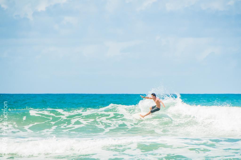 ホテルKame Surf Camp アシニ エクステリア 写真